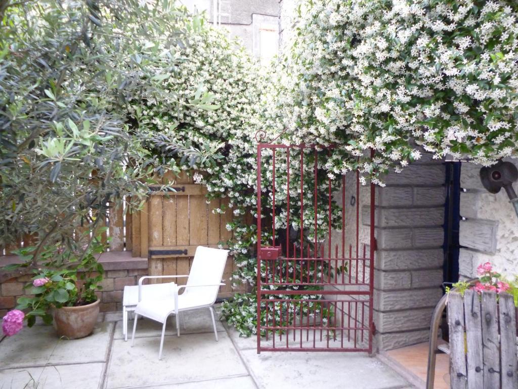 Chambres D'Hotes La Rose Des Vents Ginestas Exterior photo