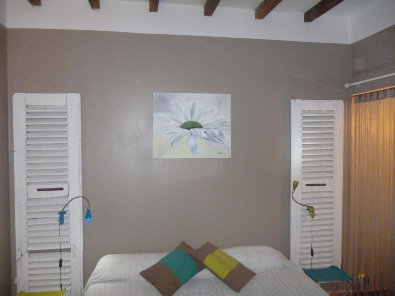 Chambres D'Hotes La Rose Des Vents Ginestas Exterior photo
